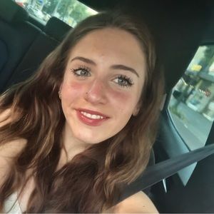 Meet your Posher, Nili